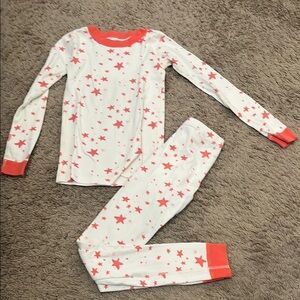 Hanna Andersson Red and White Pajama Set with Long Sleeves and Star Pattern